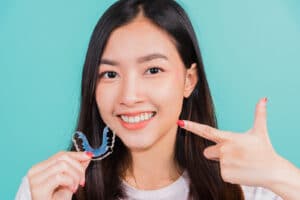 Cleaning a retainer